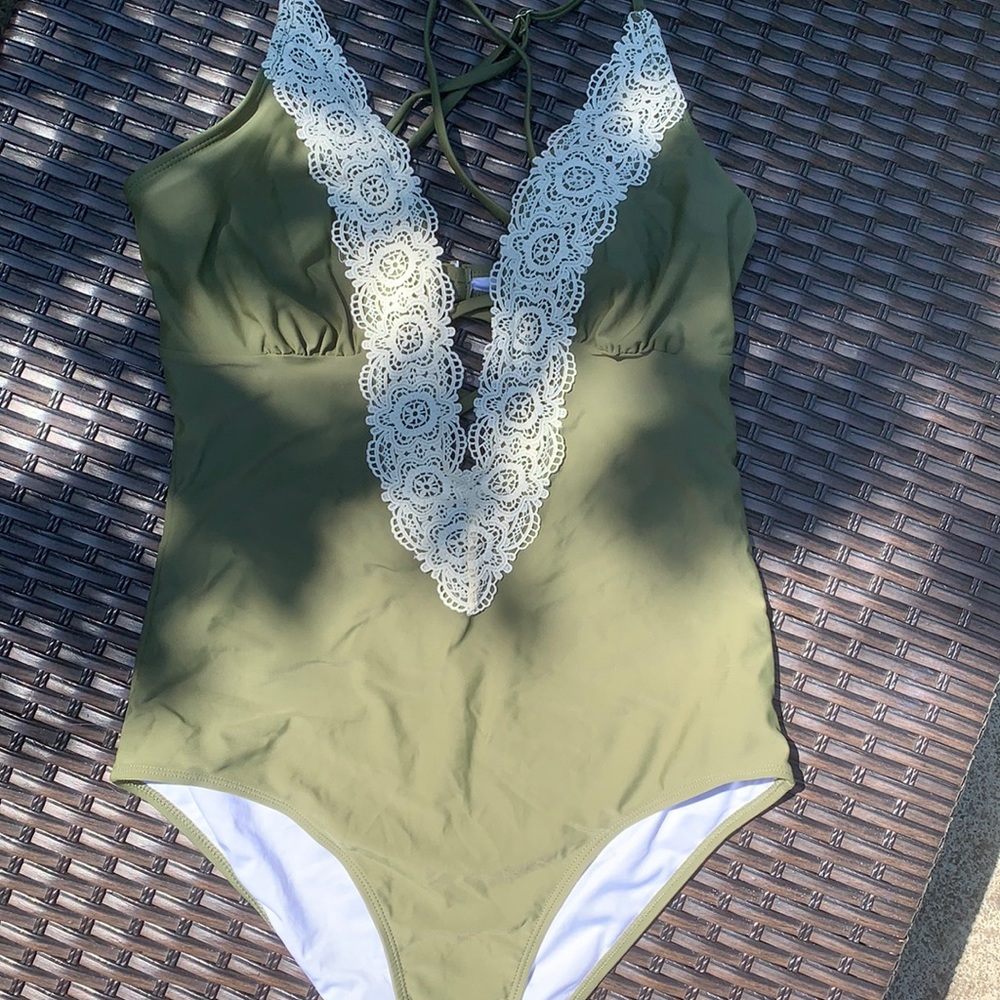 Swimsuit - Picture 2 of 7